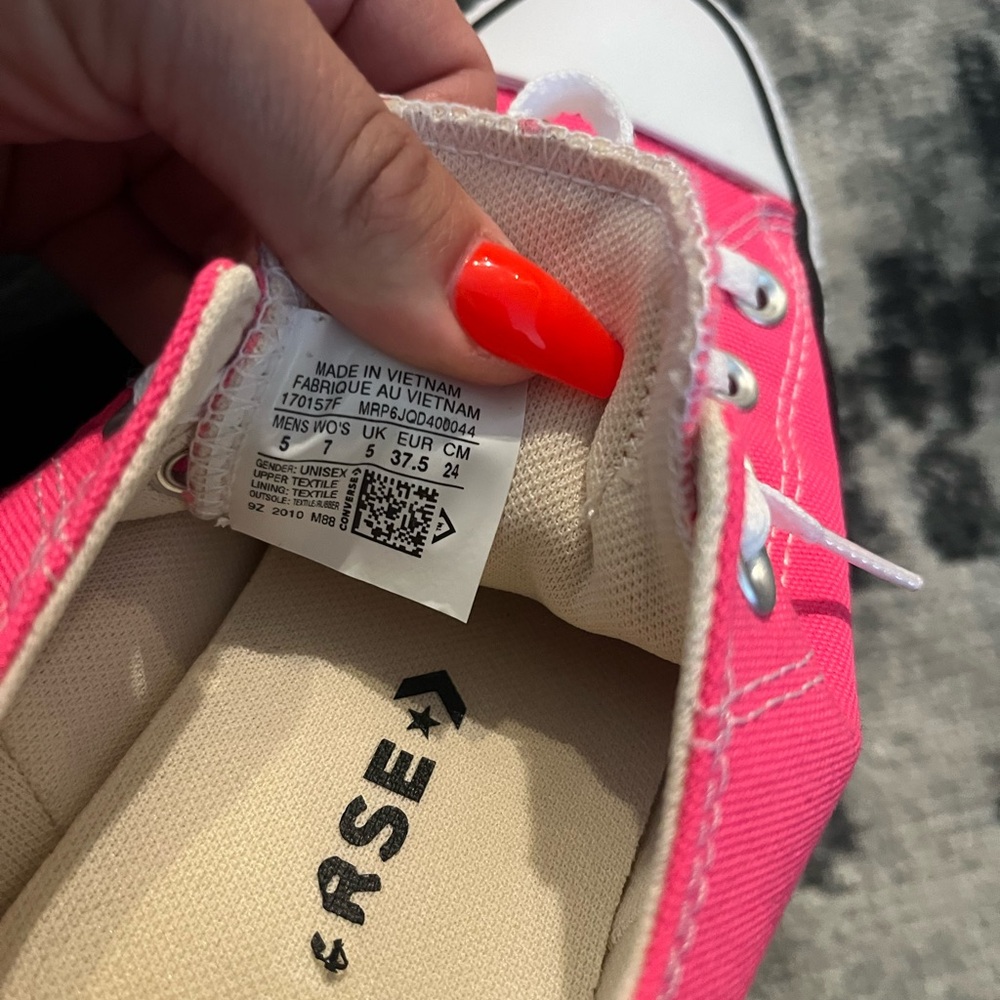 Pink Converse - image 4